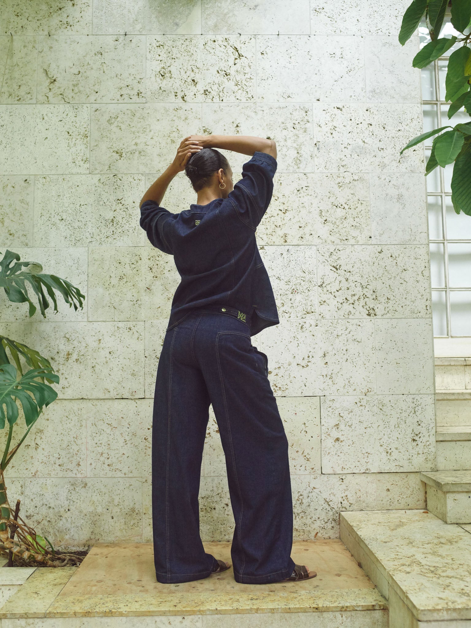 Modelshot / Dark Blue / Detail